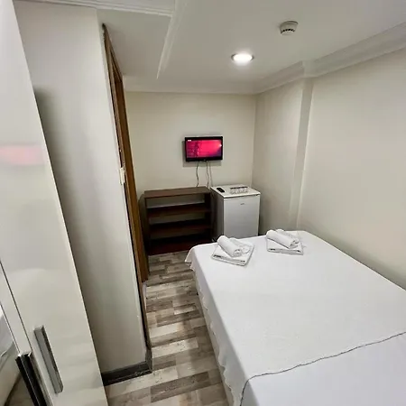 Hotel Eyfel 3*