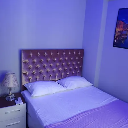 Hotel Eyfel 3*